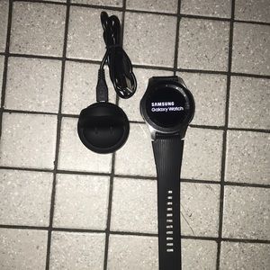 I’m selling a Samsung Galaxy Watch 46mm . Only had it for 4 months .